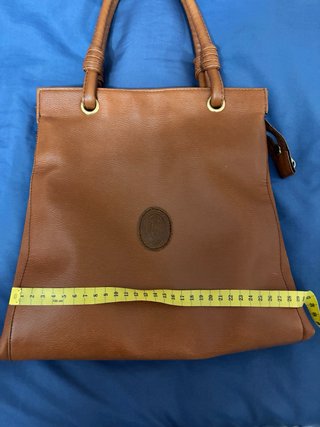 Bolso de hombro marrón