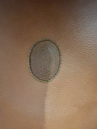 Bolso de hombro marrón