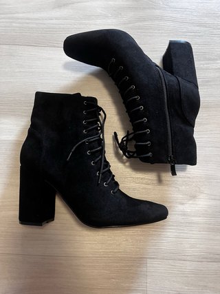 Botines con cordones y cremallera talla 40