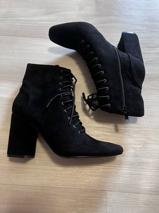 Botines con cordones y cremallera talla 40