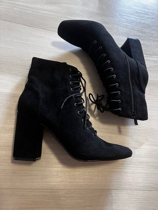 Botines con cordones y cremallera talla 40