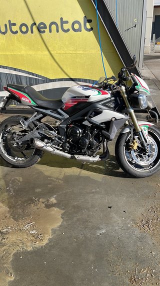 Triumph Street Triple 675 A2