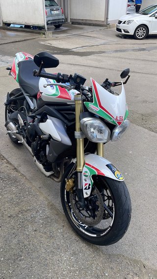 Triumph Street Triple 675 A2