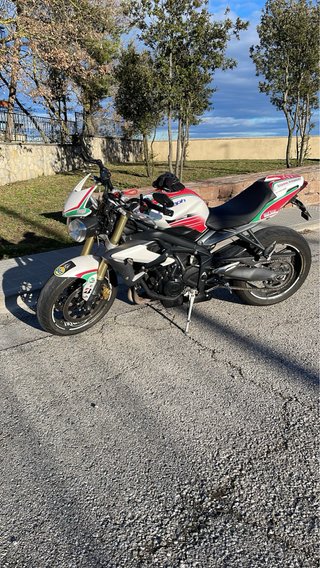 Triumph Street Triple 675 A2