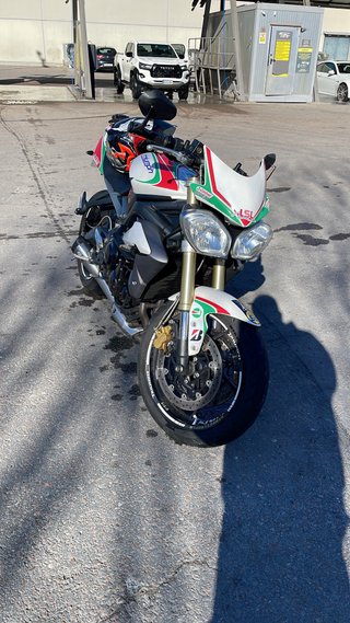 Triumph Street Triple 675 A2