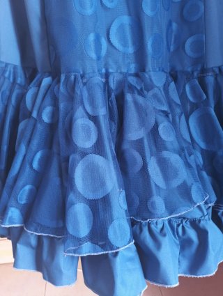 Traje de flamenca azul con lunares