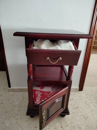 Mesita auxiliar madera Pino estilo clásico