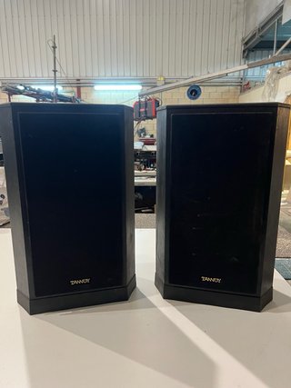 Altavoces Tannoy Negros y Dorados