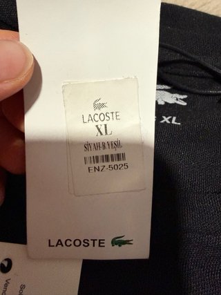 Camiseta Lacoste color negro y verde original