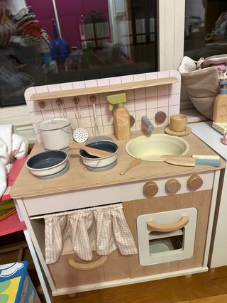 Cocina de madera infantil con accesorios