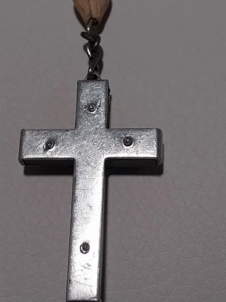 Dos rosarios antiguos con cruces