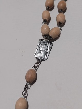 Rosario antiguo de madera