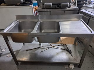 Fregadero doble con escurridor
