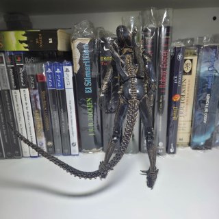 Figura Alien Xenomorfo neca 2013