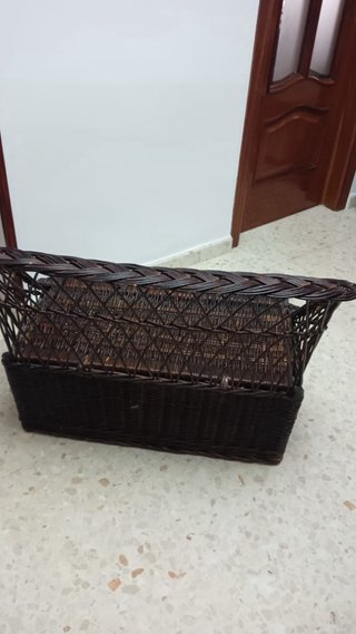 Sofa banquito/baúl de mimbre