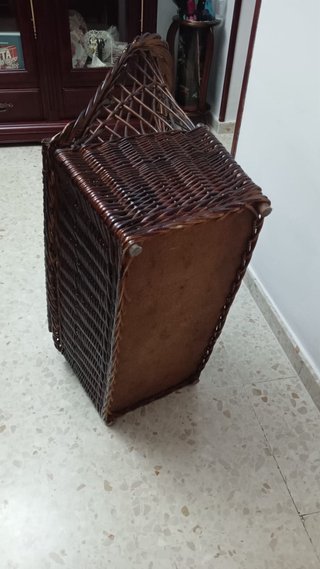 Sofa banquito/baúl de mimbre