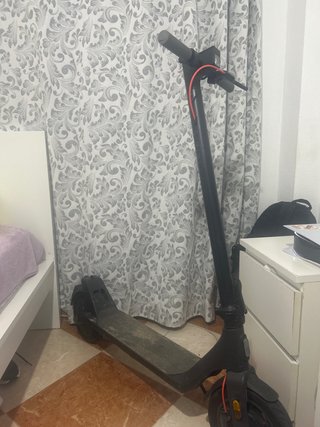 Patinete eléctrico negro