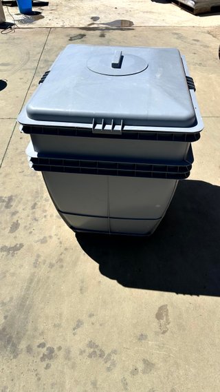 Depósito Agua Gris con Tapa y Grifo