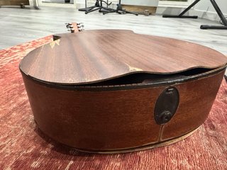 Guitarra Taylor 314ce para reparar