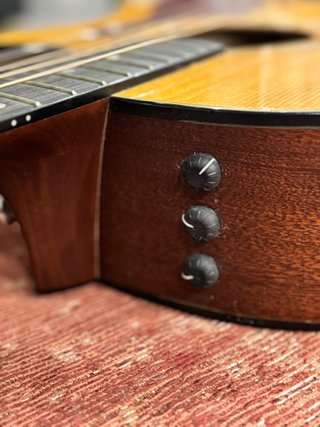 Guitarra Taylor 314ce para reparar