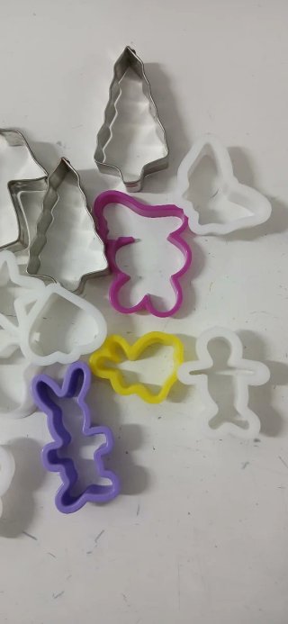 Set Tagliabiscotti Metallo e Plastica
