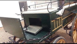 Carro de caballos jardinera con aparejada