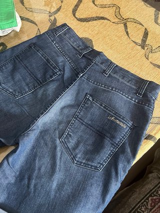 Bermuda de hombre azul