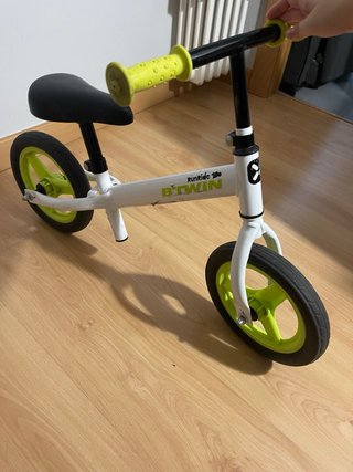 Bicicleta B'Twin 12 sin pedales