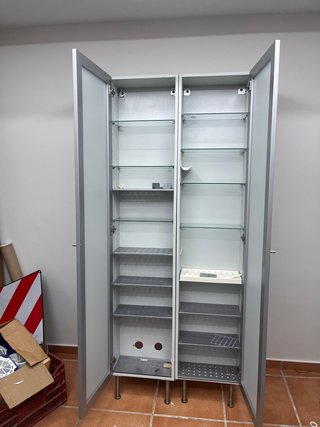 Lavabo de cristal y metal