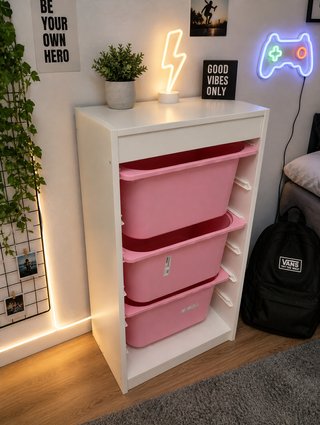 Mueble organizador IKEA con cajones rosas