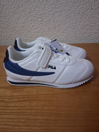 Zapatillas Fila Blancas y Azules