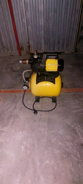 Bomba de presión de agua con depósito