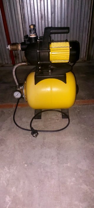Bomba de presión de agua con depósito