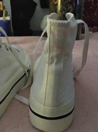 Zapatillas blancas tipo CONVERSE. De Pull&Beer