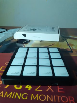 Controlador MIDI 16 Pads RGB