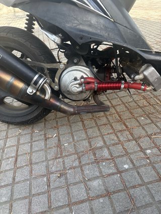 Yamaha Jog RR Scooter Roja y Blanca