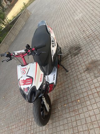 Yamaha Jog RR Scooter Roja y Blanca