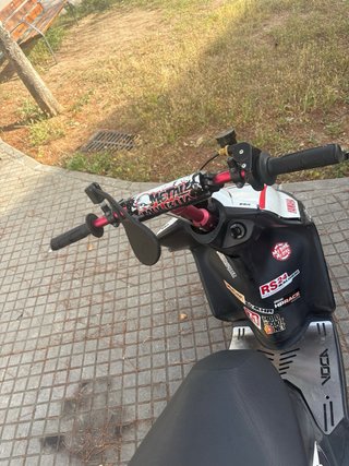Yamaha Jog RR Scooter Roja y Blanca