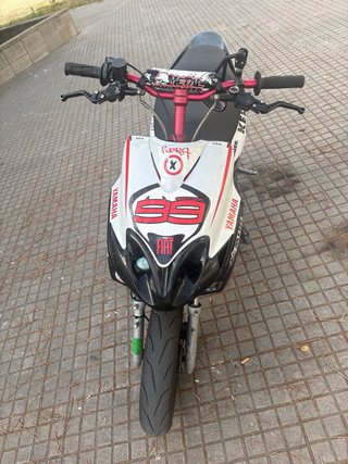 Yamaha Jog RR Scooter Roja y Blanca