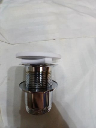 Lavabi da appoggio bianco con valvola