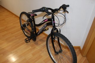 Bicicleta niña 24 pulgadas. Buen estado.