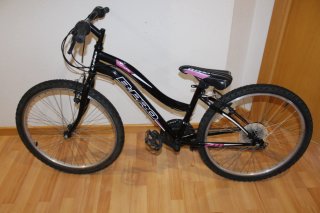 Bicicleta niña 24 pulgadas. Buen estado.
