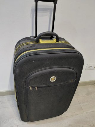Maleta grande con ruedas negra