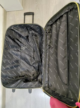 Maleta grande con ruedas negra