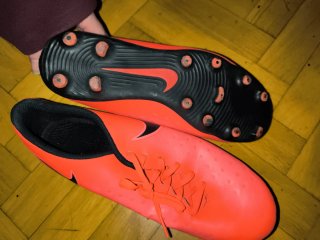Botas de fútbol Nike Talla 43 Rojas