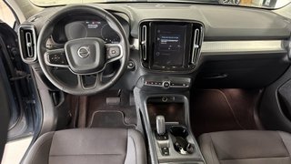 VOLVO XC40 Momentum Pro, T3 automático