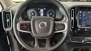 VOLVO XC40 Momentum Pro, T3 automático