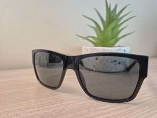 Gafas de sol Versace negras y doradas