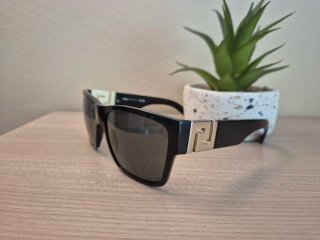 Gafas de sol Versace negras y doradas