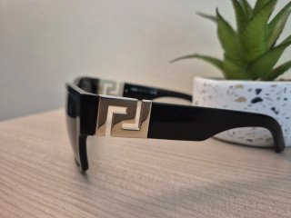 Gafas de sol Versace negras y doradas
